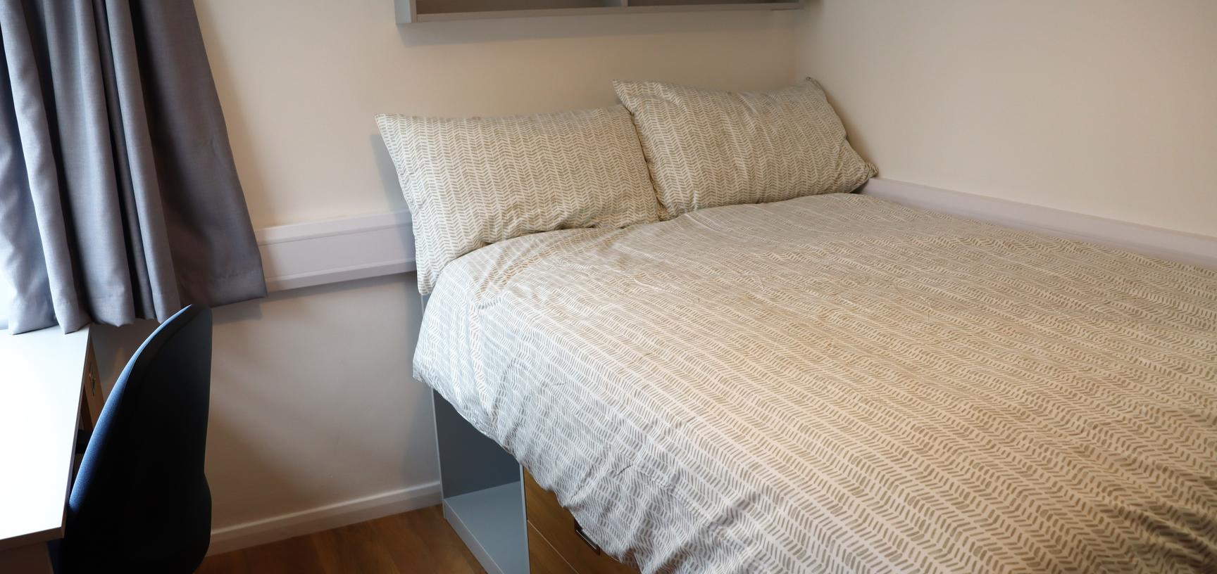 smaller eight bed cluster room